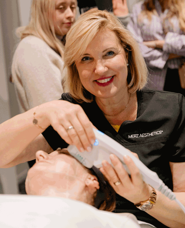 dr sonja sattler bei der ultherapy prime behandlung